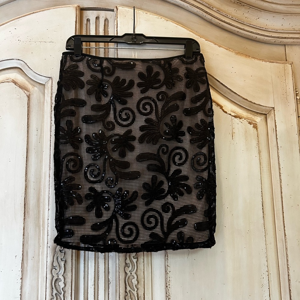 Worn once! Sequin patterned skirt in size medium.